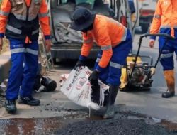 URC “Gercep” Perbaiki Jalan Inspeksi Kalimalang