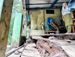 Hujan Picu Pergerakan Tanah, Lantai Rumah Warga Cikarang Selatan Ambles 70 Cm