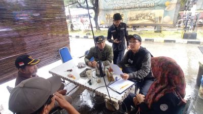 Lurah Jatimekar Tindaklanjuti Dugaan Pencemaran Kali Cakung