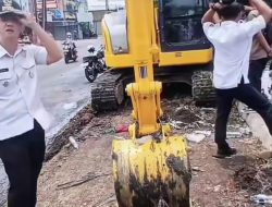 Sedimentasi Kali SS Rawa Baru Dikeruk