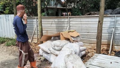 Polisi Amankan 21 Karung Berisi Cacahan Kertas Diduga Uang Rupiah di TPS Liar Setu Bekasi
