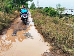 Jalan Kong Isah di Tambun Utara Berubah Kubangan Lumpur
