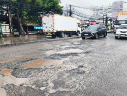 Jalan Provinsi di Cikarang Selatan Rusak Parah, Berkendara Tak Fokus Bisa Masuk Lubang