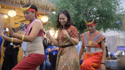 Sambangi BCA Expoversary 2026, Wamenpar Menari Adat Khas Sumba di Booth Bakti BCA