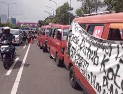 Sopir Angkot Demo Protes Trans Beken 