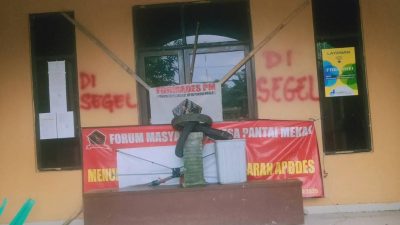 Warga Segel Kantor Desa Pantai Mekar Muaragembong Bekasi, Tuntut Transparansi APBDes