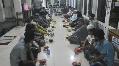 Buka Puasa Perdana Ramadan di Masjid Al-Manar Penuh Kebersamaan