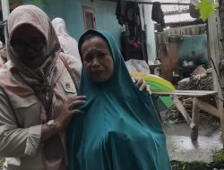 ODGJ Agresif Membahayakan Lingkungan,  Petugas Kelurahan Jatisari Turun Tangan Evakuasi
