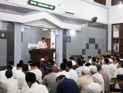Wali Kota Bekasi Tarling Perdana di Masjid Al Muhajirin Kota Baru, Singgung Pembenahan Infrastruktur