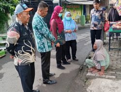 Aparat Kelurahan Margamulya Sigap Evakuasi Ibu Terlantar di Margamulya
