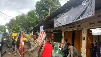 Ikuti Arahan Presiden Prabowo, Satpol PP Kota Bekasi Bersih-bersih Sampah Visual