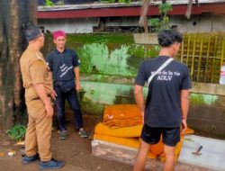 Tumpukan Kasur Bekas Mengular di Jalan Pangkalan 5