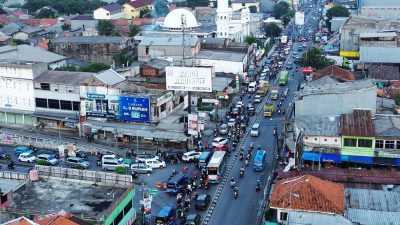 Pemudik Motor Padati Jalur Arteri Kabupaten Bekasi