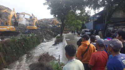 Longsor Gunungan Sampah TPST Bantargebang, Tiga Orang Tewas