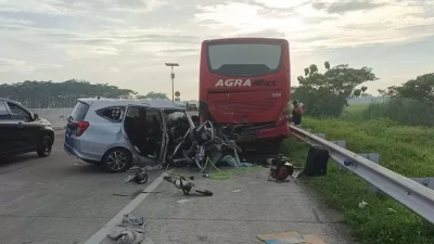 Mobil Keluarga Pemudik Asal Bekasi Tabrak Bus, Empat Tewas dan Satu Kritis