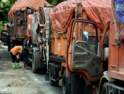 Truk Sampah Pemprov Jakarta Mengular Menuju TPST Bantargebang