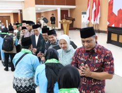 Plt Bupati Lepas Keberangkatan Kloter 03 Jemaah Haji Asal Kabupaten Bekasi