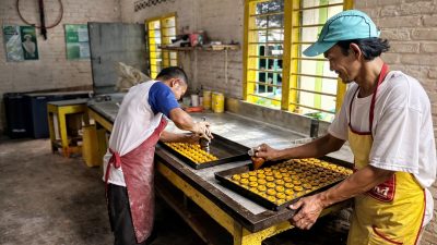 Dari Dapur Sederhana, Perempuan Tangguh Ini Sukses Kembangkan Usaha Kue dan Banjir Pesanan Berkat Dukungan BRI