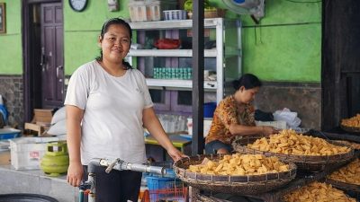 Saat Perempuan Bangkit, Ekonomi Menguat: Kisah Nia Anggraini Tumbuh Bersama PNM Mekaar dan BRI