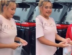 Heboh Pinkan Mambo Todong Penggemar Pakai Kresek Demi Foto: Duitnya Mana?