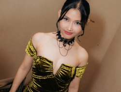Isak Tangis Riyuka Bunga Pecah, Berduka Atas Tragedi Tabrakan KRL dan KA Argo Bromo di Bekasi