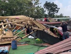Saung Keramba Situ Rawa Gede Porak-poranda Diterjang Angin Kencang