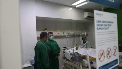 Wakil Wali Kota Bekasi Jenguk Korban Kebakaran SPBE di Cimuning