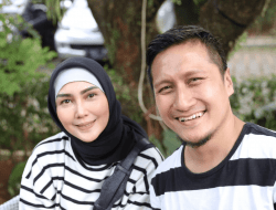 Sang Anak Kayla Lulus UI, Arie Untung dan Fenita Nangis Sesenggukan di Pesawat: Masya Allah!