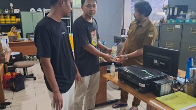 Dugaan Pencemaran, Warga Serahkan Sampel Air Situ Rawa Binong ke DLH