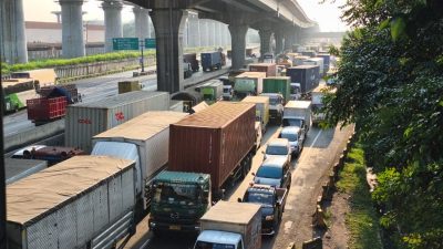 Perbaikan Tol Japek Picu Kemacetan Parah, Pengguna Jalan Terjebak 1,5 Jam