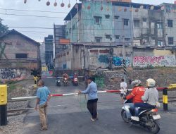 KDM Instruksikan Pasang Palang Pintu Otomatis di Perlintasan Ampera Lokasi KRL Tabrak Taksi