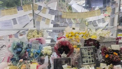 Buket Bunga Duka di Stasiun Bekasi Timur Dirawat Selama Mungkin 