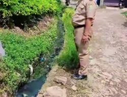 Camat Pondokmelati Turun Tangan Cek Genangan di Jatimakmur
