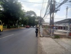 Pagar Sentra Teluk Buyung Bekasi Utara “Makan” Trotoar