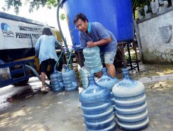 Perumda Tirta Bhagasasi Bekasi Salurkan Air Bersih Gratis ke Wilayah Terdampak Kekeringan