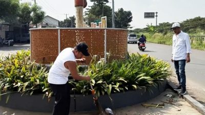 Disperkimtan Kabupaten Bekasi Tata Taman Median Kalimalang
