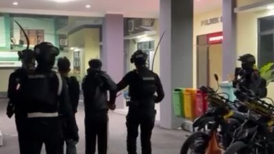 Satbrimob Polda Metro Jaya Sisir Titik Rawan di Babelan, Dua Remaja Bawa Sajam Diamankan