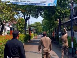 Kecamatan Bekasi Selatan Gencarkan Penertiban Spanduk hingga Reklame Liar