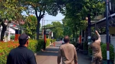 Kecamatan Bekasi Selatan Gencarkan Penertiban Spanduk hingga Reklame Liar