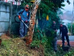 Kelurahan Jatisari Kerja Bakti ‘Dandani’ Jalan Wibawa Mukti II