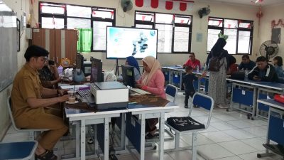 Server SPMB Kota Bekasi Eror di Hari Pertama Pendaftaran, Orangtua Minta Bantuan ke Sekolah