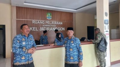 Camat Jatisampurna Sidak Kelurahan Jatiranggon, Pastikan Pelayanan Publik Berjalan Cepat