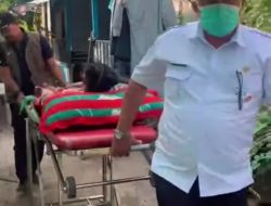 Aparatur Kelurahan Padurenan Gerak Cepat Evakuasi Warga Sakit