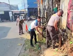 Kabel Optik Semrawut di Jatibening Baru Ditertibkan Usai Dikeluhkan Warga