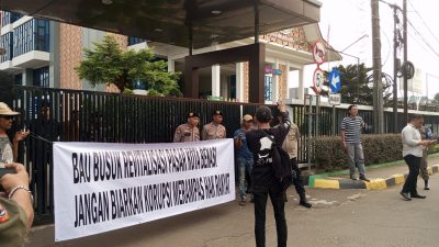 Massa Desak Kejari Kota Bekasi Tetapkan Tersangka Dugaan Korupsi MCK Pasar Bantargebang
