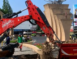 DBMSDA Kota Bekasi Targetkan Pembongkaran Tanjakan Gerbang Grand Galaxy City Rampung Lima Hari
