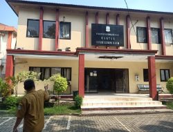 Kantor Kelurahan Sumurbatu Kian Memprihatinkan, Plafon Jebol hingga Ruang Pelayanan Rusak
