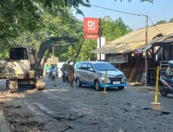 Jalan Kranggan Mulai Dibeton, Warga Diminta Bersabar