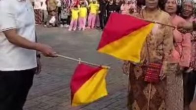 Busana Adat Nusantara Warnai Jalan Santai Jemaat GKP Kampung Sawah