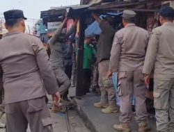 Tim Gabungan Ratakan PKL di Belakang Pasar Bantargebang